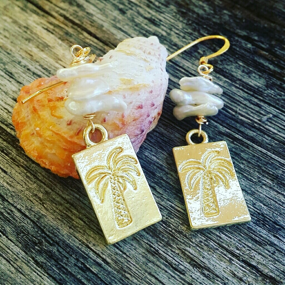 Palms & Keshi pearl earrings